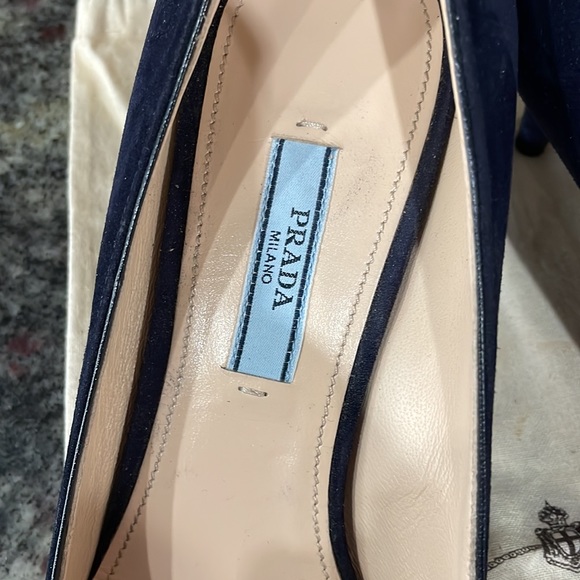 Prada | AUTH Suede Pumps - Picture 7 of 11